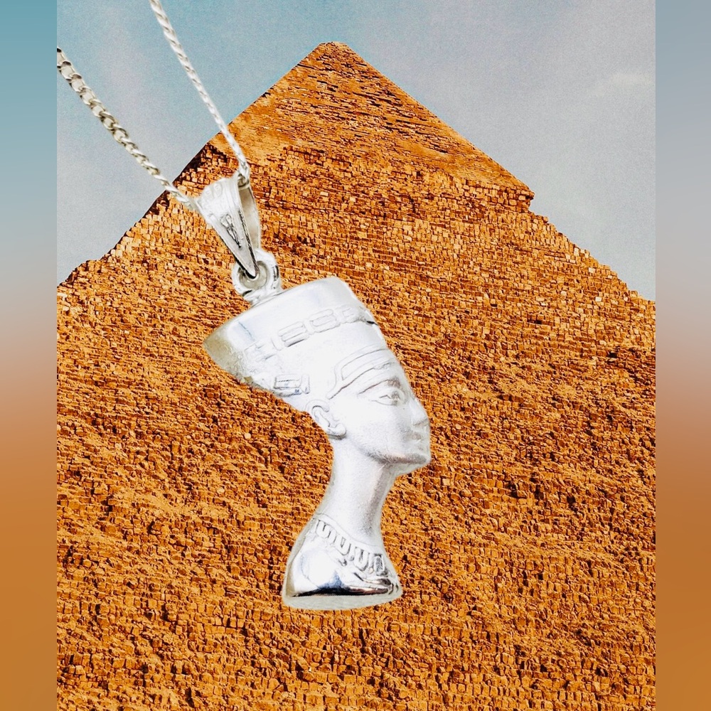 Egyptian Queen Pendant Necklace - Picture 4 of 4